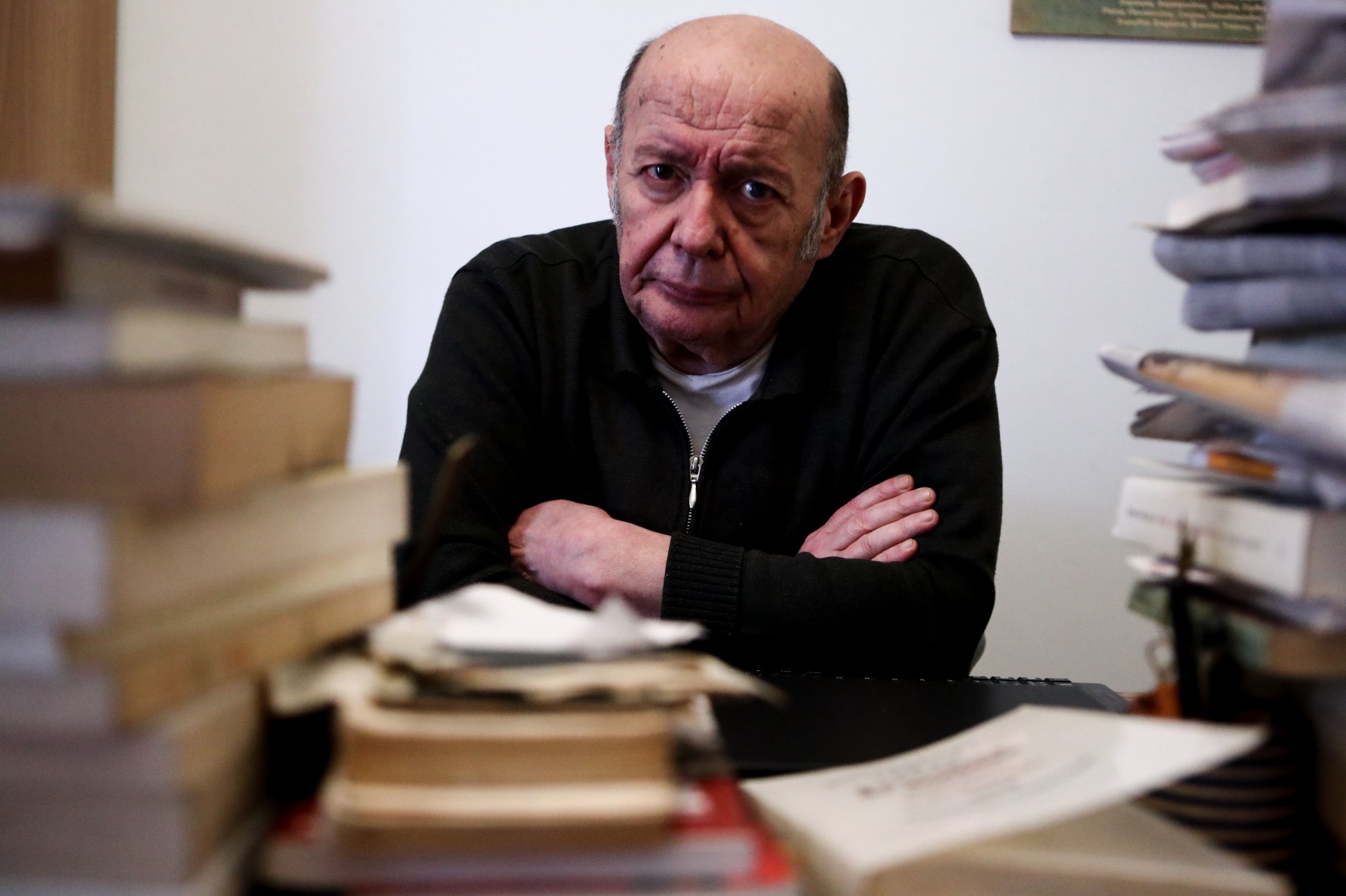 Βασίλης Παπαβασιλείου στο ΒΗΜΑ: «Eνας κωμικός θεός έπλασε τον κόσμο»