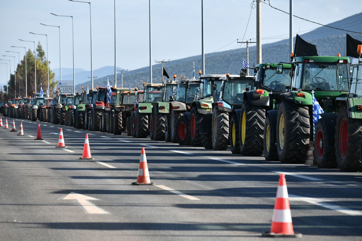 Αγρότες: Αποφασίζουν ποιοι θα δουν τον πρωθυπουργό – Μπλόκο στα σύνορα