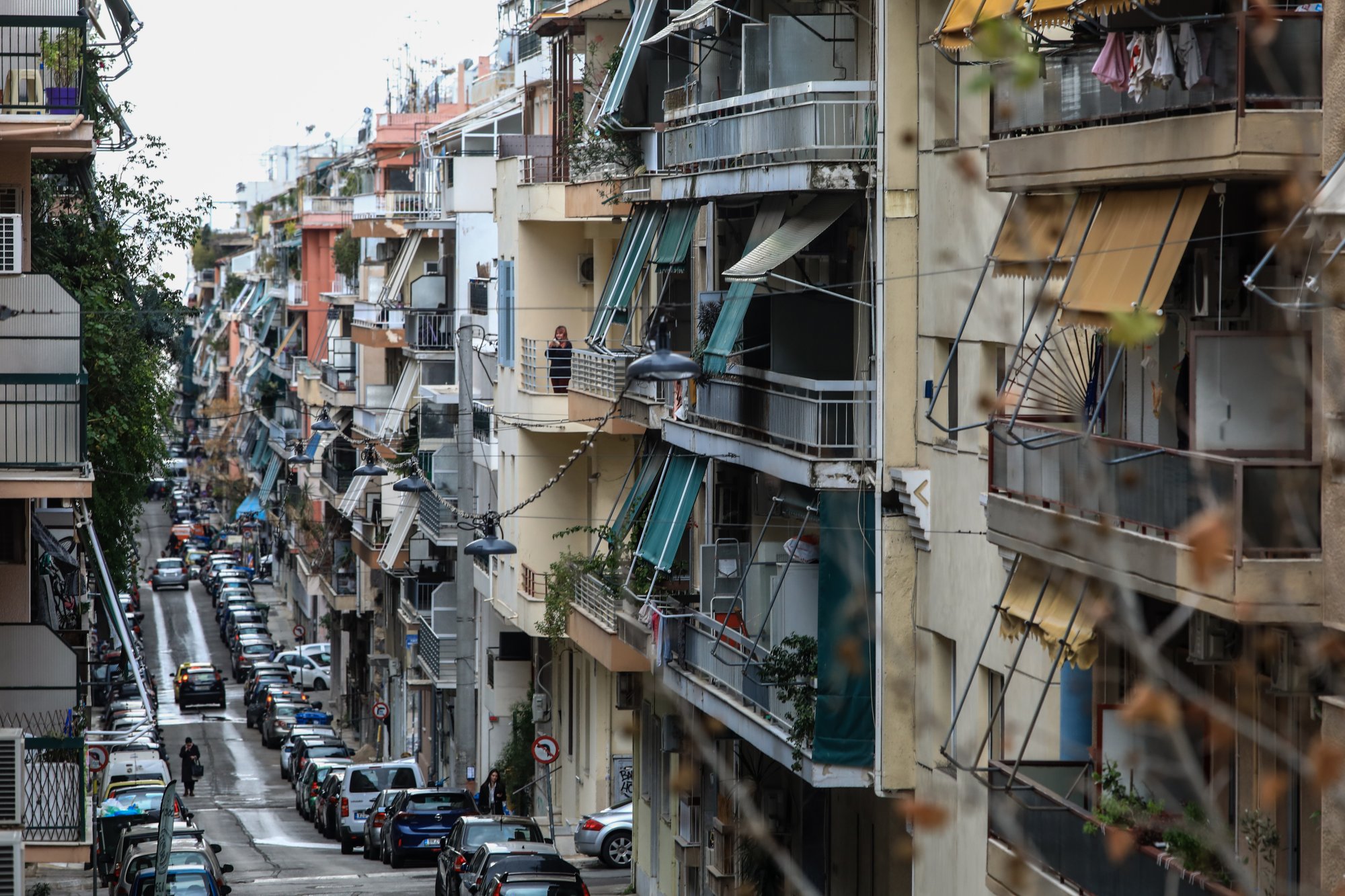 Σύγκρουση στη Βουλή για τη στεγαστική κρίση – Τι θα εξαγγείλει ο Μητσοτάκης για Golden Visa και Airbnb