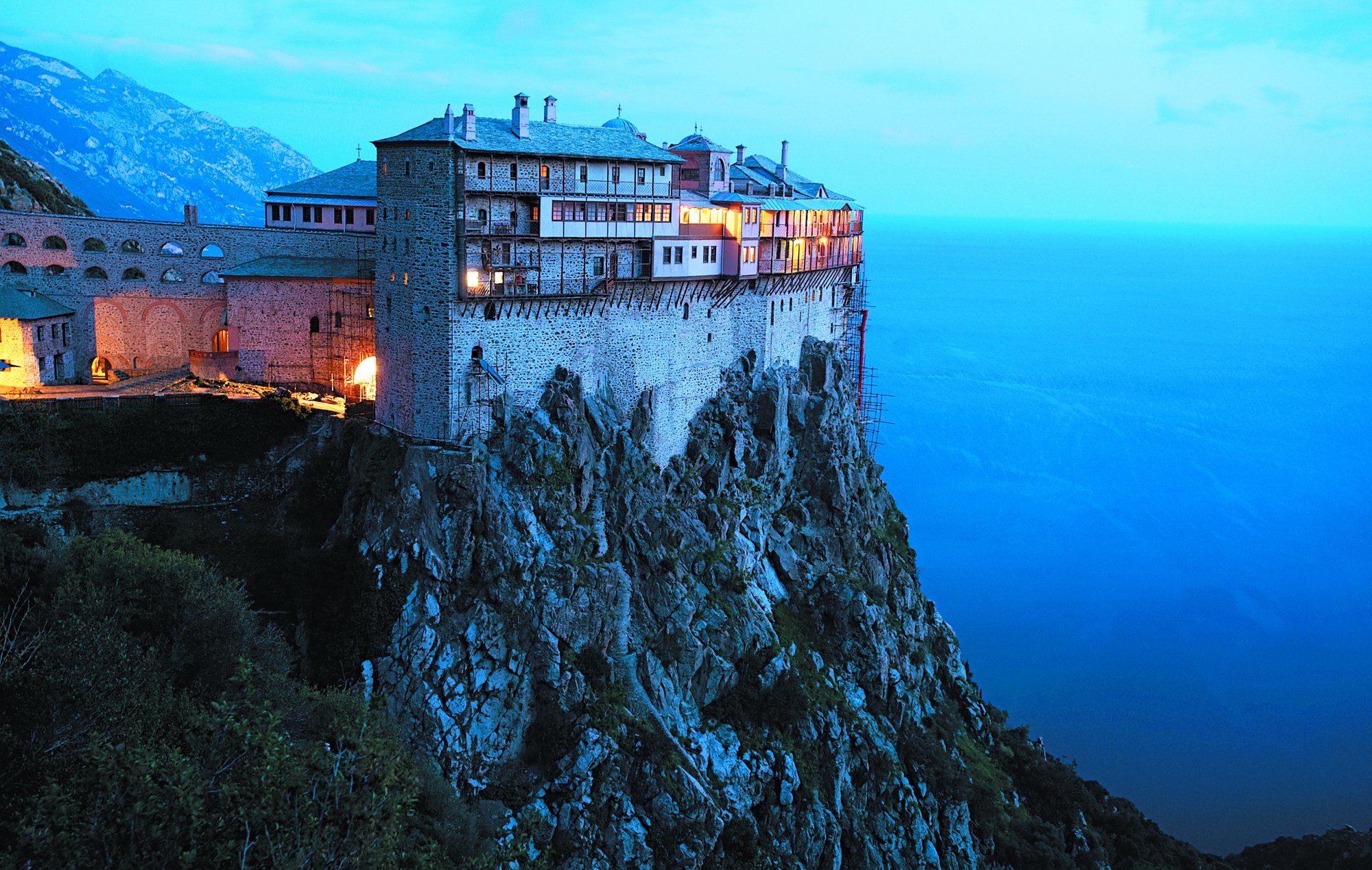 Αγιο Ορος για ομόφυλα ζευγάρια: Μεγάλο έγκλημα, ασελγούν στην ανθρώπινη φύση