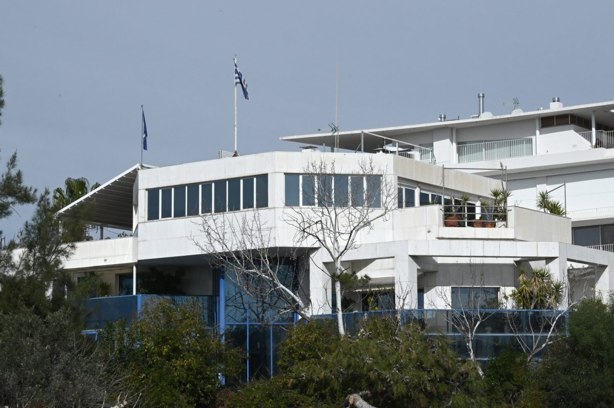 Γλυφάδα: Η ιστορία του εφοπλιστή Καρνέση και η διαμάχη των Πεταλιών