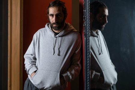 Ο Χάρης Φραγκούλης στο ΒΗΜΑ: «Όταν οι άνθρωποι δεν μπορούν να εκφραστούν, αυτό γίνεται βία»