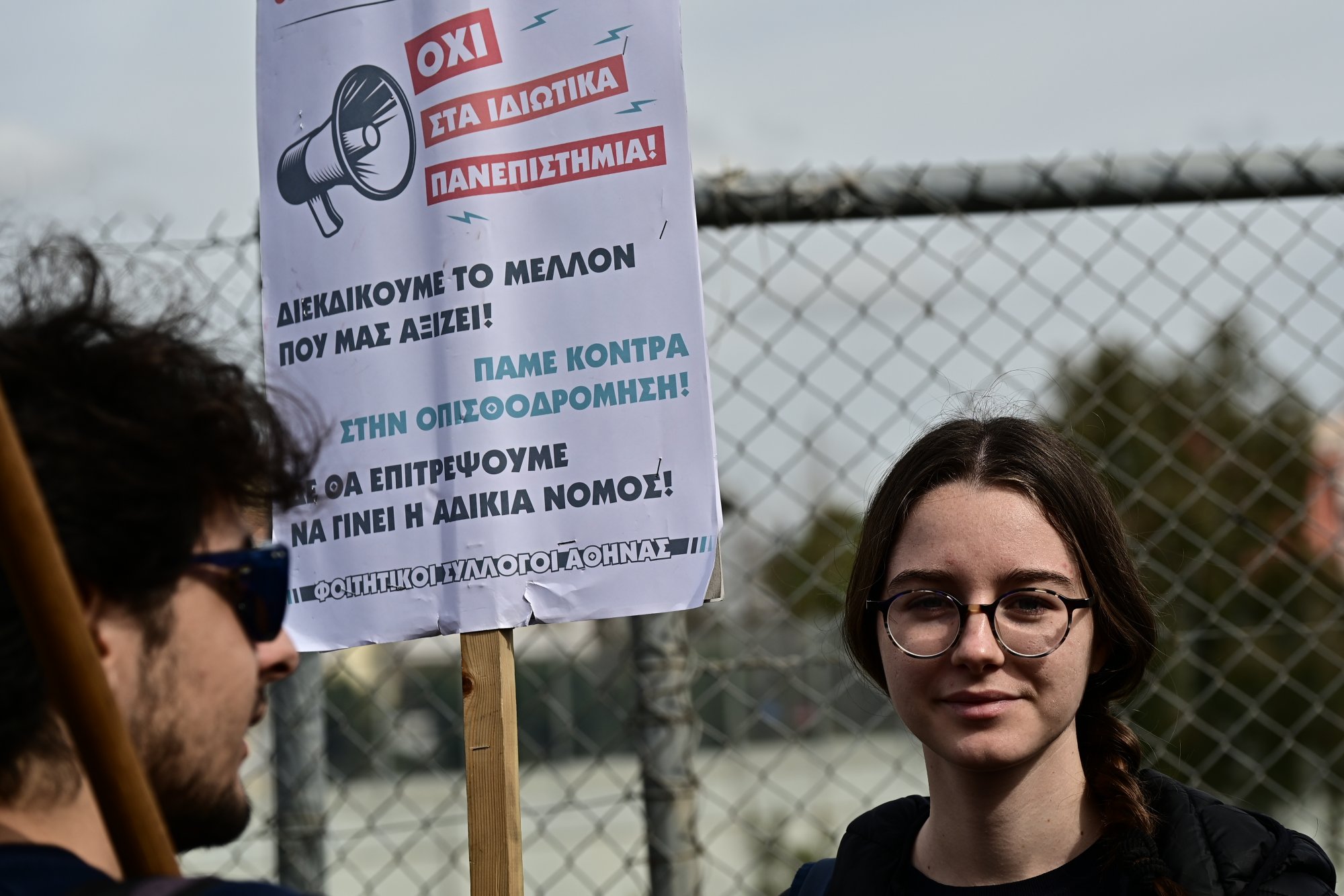 Χρυσόγονος στο ΒΗΜΑ: «Ζητούμενο η αναθεώρηση του άρθρου 16 και όχι η παραβίασή του»