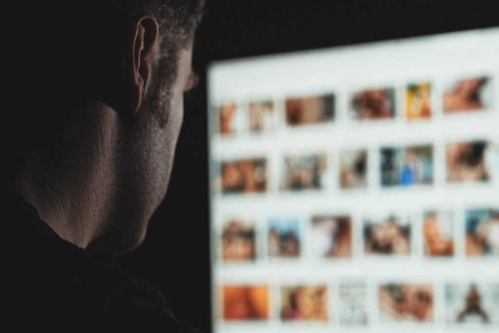 Συνελήφθη 16χρονος για εκδικητική πορνογραφία σε βάρος 11 ανήλικων κοριτσιών