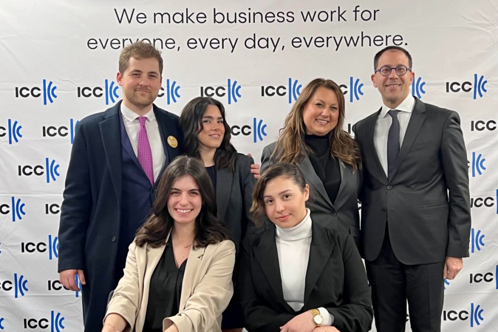 Διεθνής διάκριση για τη Νομική Σχολή του ΕΚΠΑ στον 19ο διεθνή διαγωνισμό εμπορικής διαμεσολάβησης στο Παρίσι