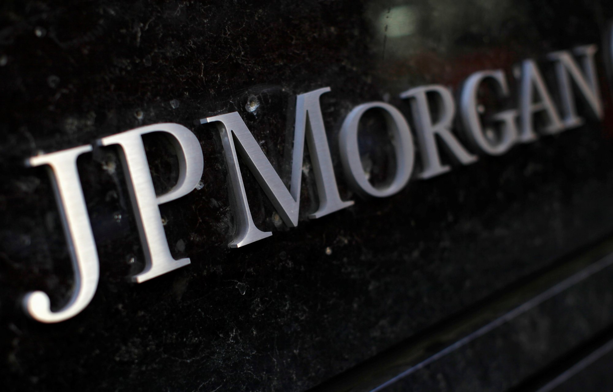 Viva Wallet: Μήνυση κατά της JP Morgan – Τι ζητά ο Καρώνης