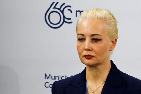 Ναβάλνι: Πώς απαντά το Κρεμλίνο στις απειλές της συζύγου του