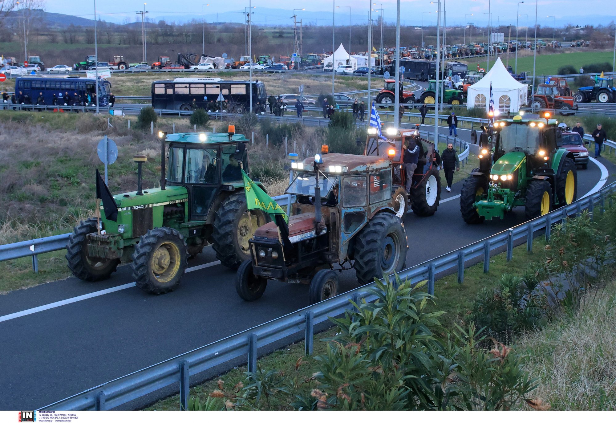 Αγρότες: «Πάμε σε πολιορκία, θα κλείσουμε τα πάντα»