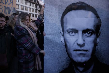 Ναβάλνι: Τι είναι το νοβιτσόκ με το οποίο καταγγέλλει η γυναίκα του ότι τον δολοφόνησαν