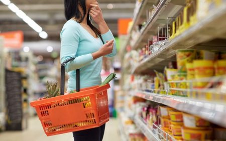 Πληθωρισμός: Τον Μάρτιο θα φανούν οι μειώσεις τιμών στα είδη σούπερ μάρκετ