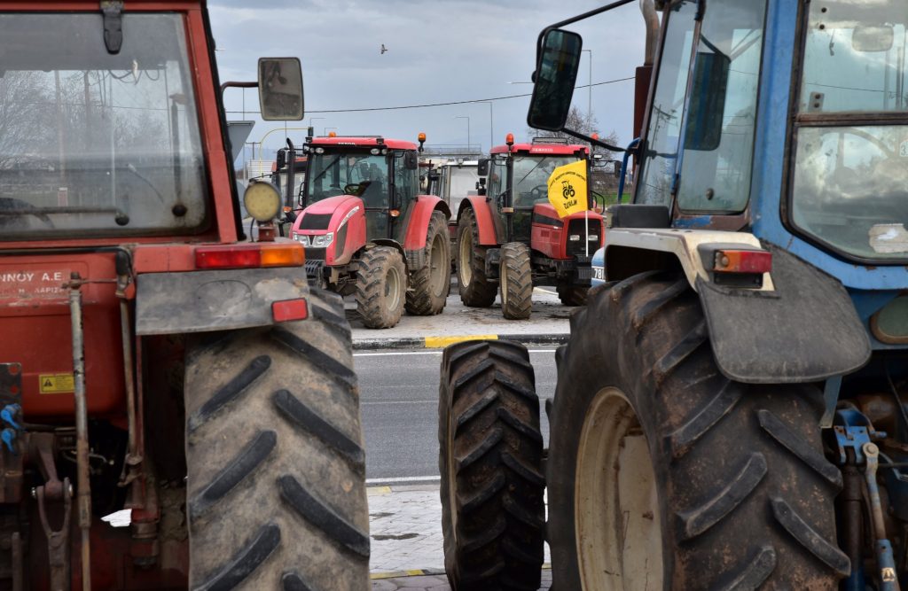 Αγρότες: Τριψήφιος ο αριθμός των τρακτέρ που θα κατέβει στην Αθήνα – Πόσο θα μείνουν