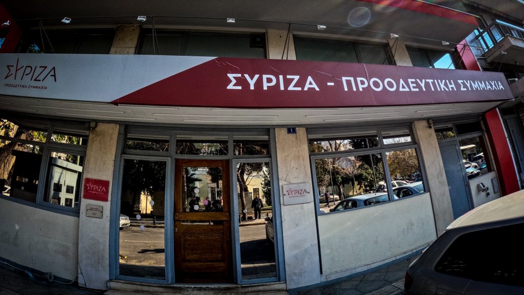 Ο ΣΥΡΙΖΑ ελκύεται από την αυτοκαταστροφή του