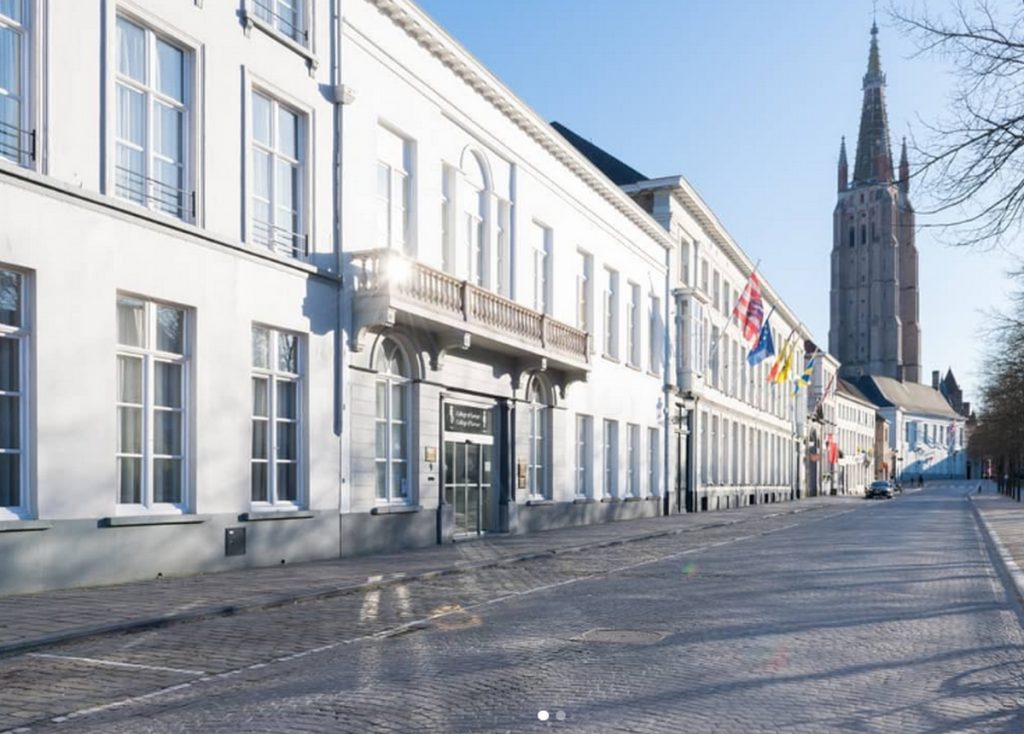 «Είχε γίνει κόλαση» – Πώς καθηγητής προσέγγιζε ερωτικά φοιτήτριές του στο Κολέγιο της Ευρώπης