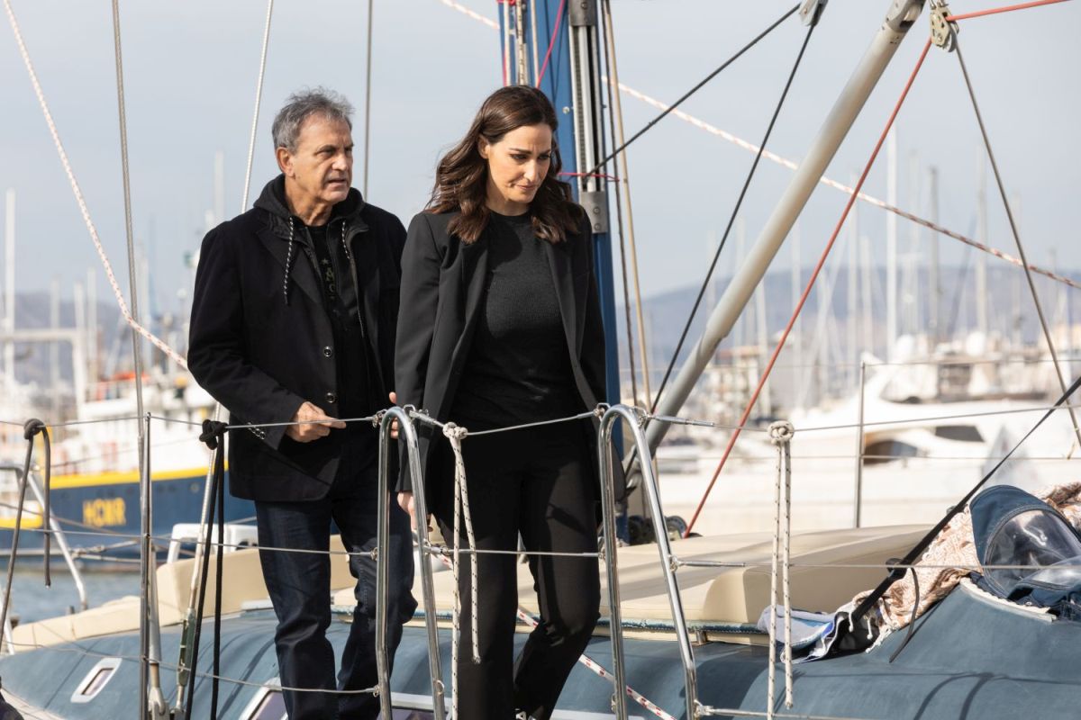 MEGA STORIES – Νταλάρας: Η ιστορία μιας ζωής πέρα από τις νότες