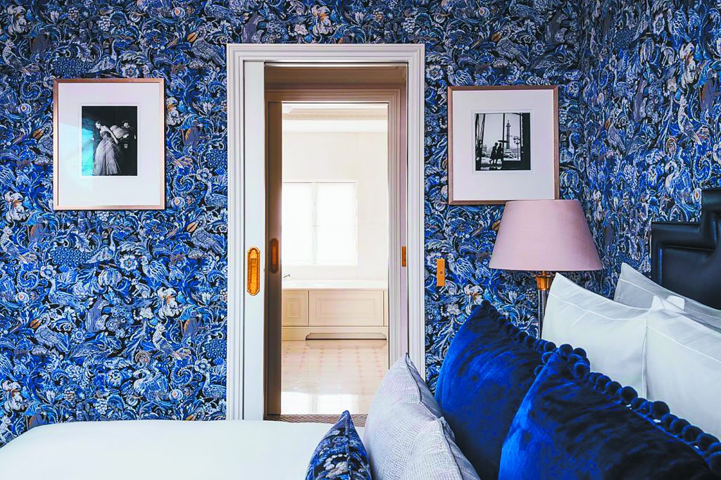 Ακριβή μου μπλε σουίτα…