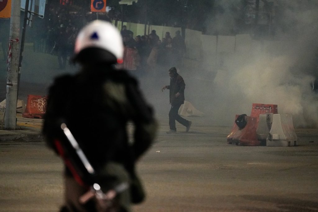 Θεσσαλονίκη: Επεισόδια έξω από το ΑΠΘ μετά την πορεία των φοιτητών