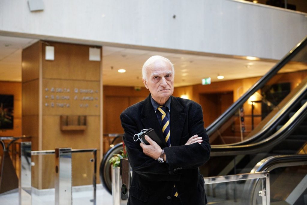 Μανώλης Μαυρομμάτης: Μπήκε ξανά σε τεχνητό κώμα