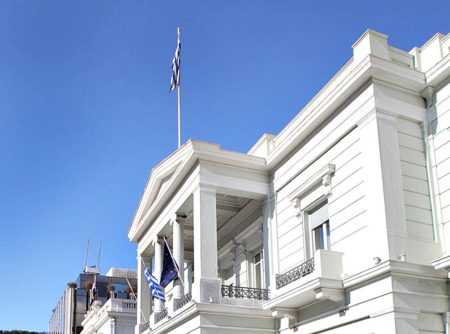 Όλα στο τραπέζι στη συνάντηση Γεραπετρίτη – Αμπντελάτι