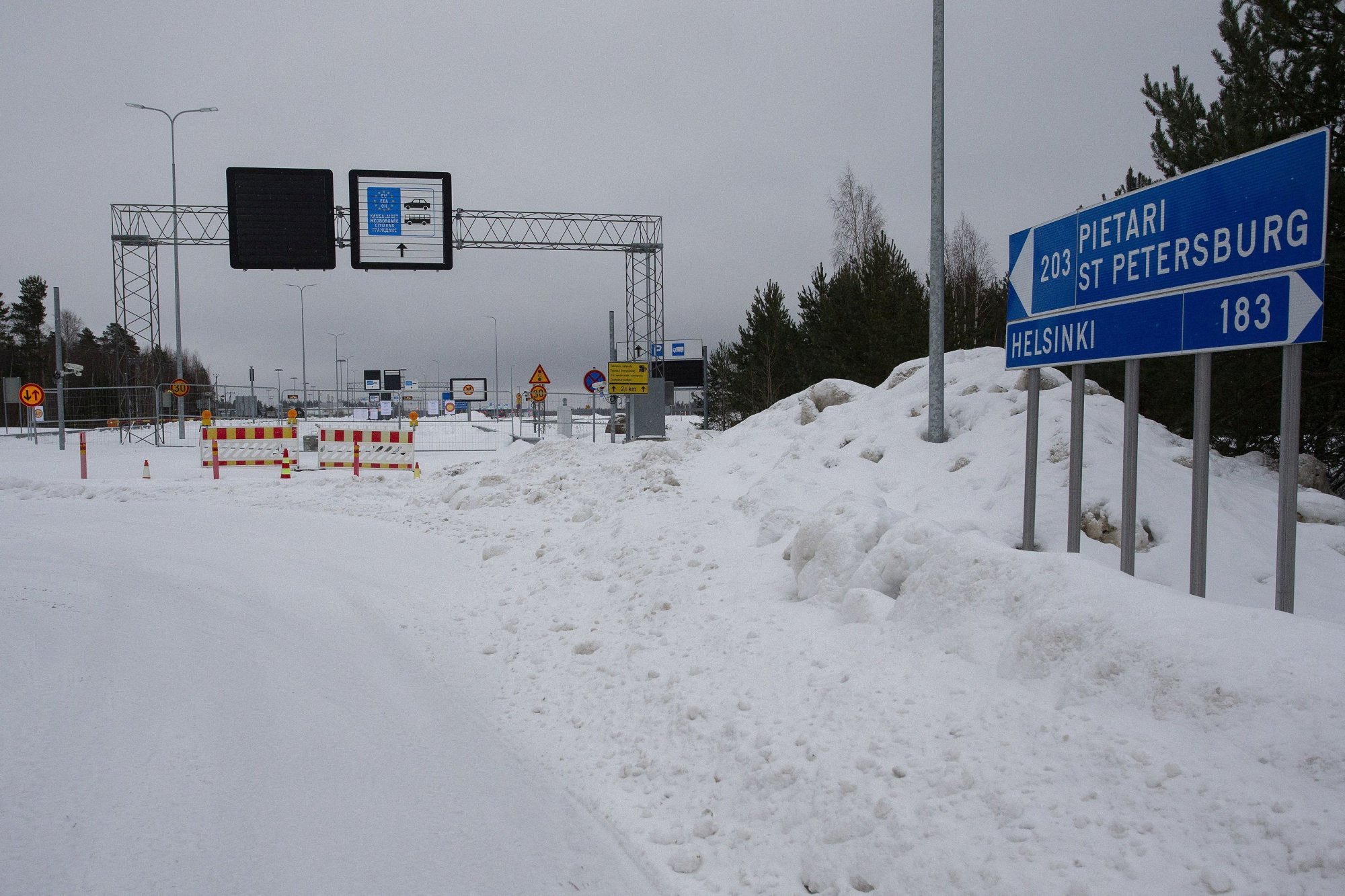 Φινλανδία: Χιλιάδες μετανάστες από τη Ρωσία αναμένουν να περάσουν τα σύνορα