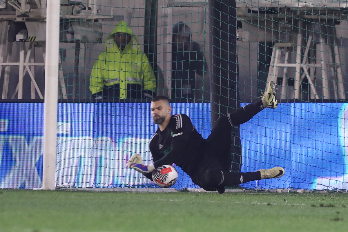 Παναθηναϊκός – ΠΑΟΚ 6-5 πεν.: Με ήρωα τον Ντραγκόβσκι στον τελικό οι πράσινοι