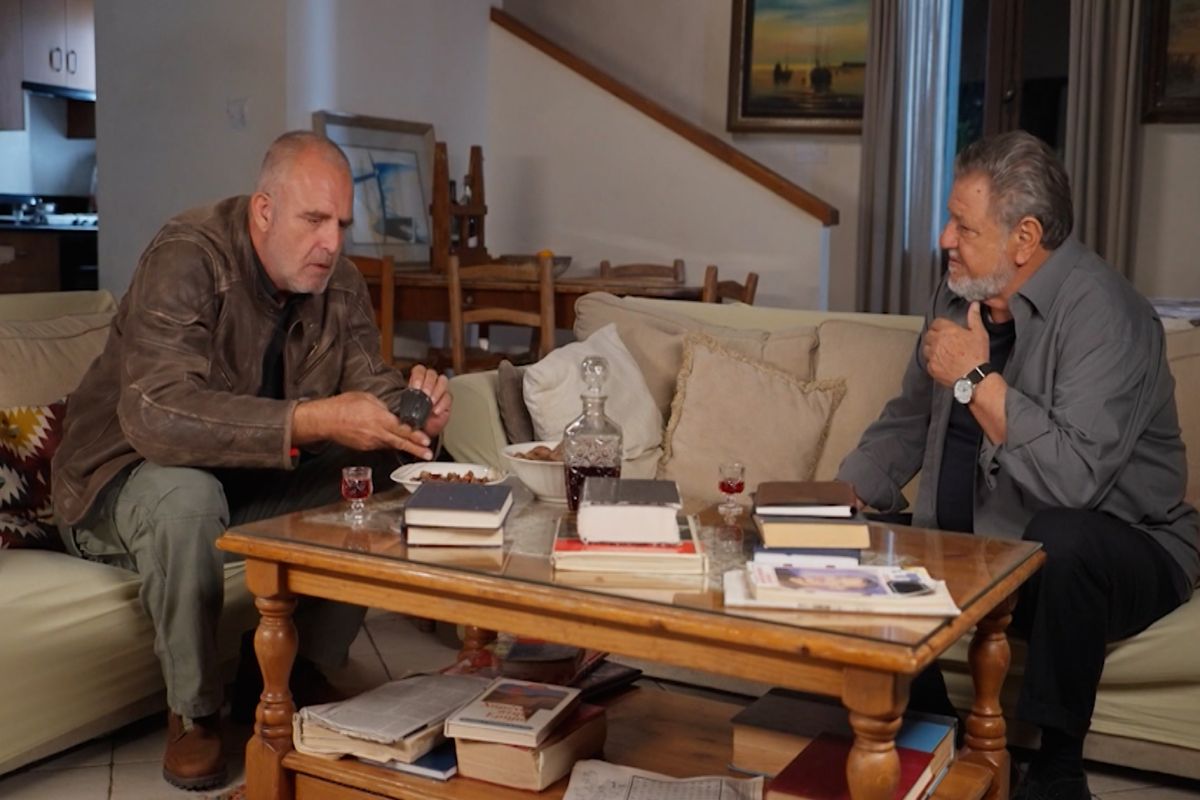 Η γη της ελιάς: O Τζον εξομολογείται τον έρωτά του στην Αθηνά