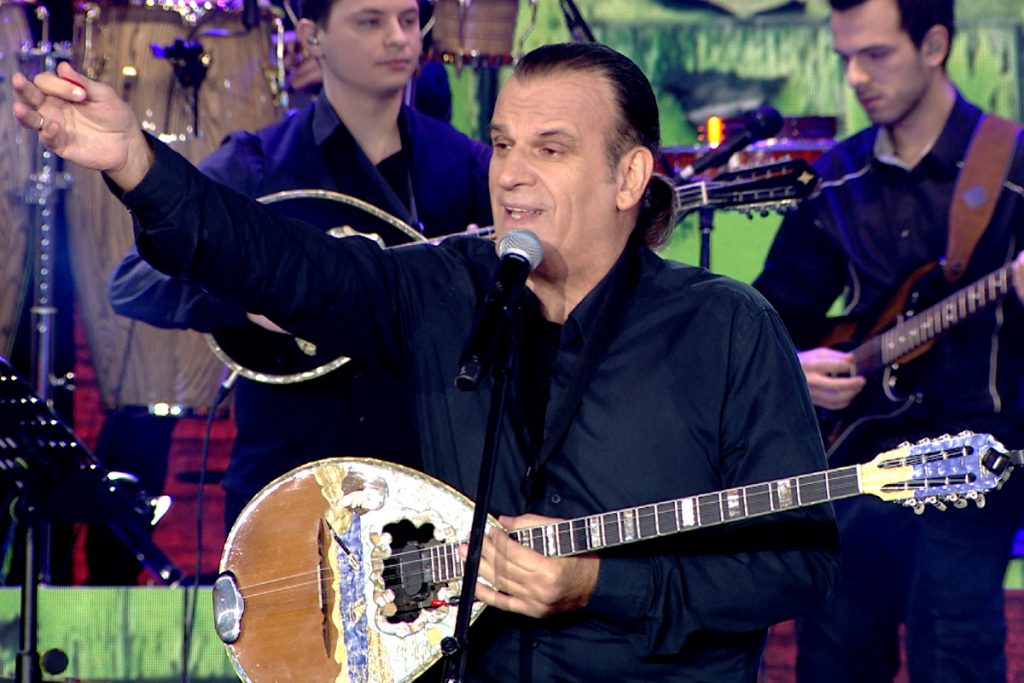 Σπίτι με το MEGA: Ο Χρήστος Παπαδόπουλος και Τα Παιδιά από την Πάτρα σε ένα λαϊκό γλέντι