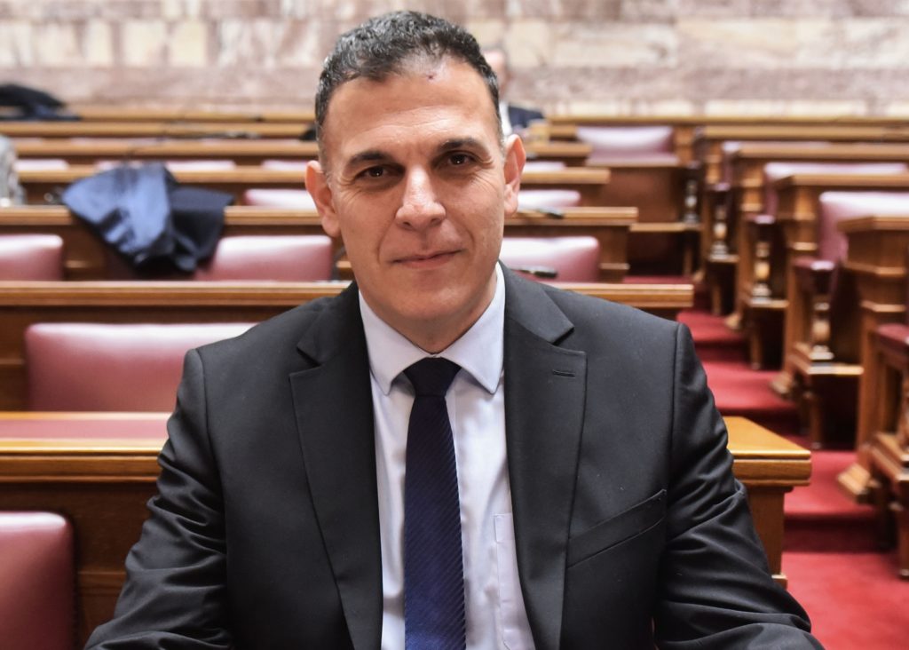 Καραμέρος: Ο Μασκ πρέπει να αποδείξει ότι δεν είναι τεχνοφασίστας