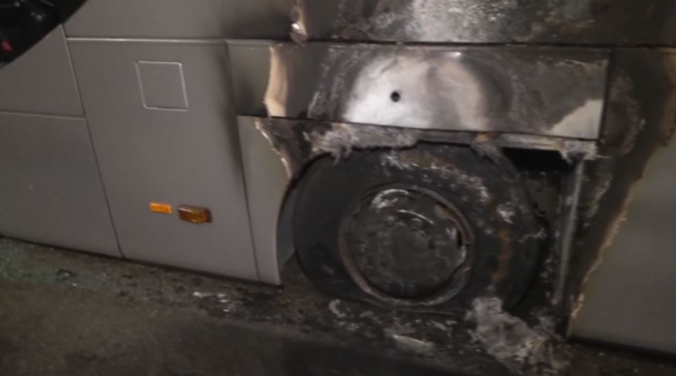 Γεωπονική: Επεισόδια στη Λεωφόρο Αθηνών – Κάηκαν δύο λεωφορεία και ένα ΙΧ