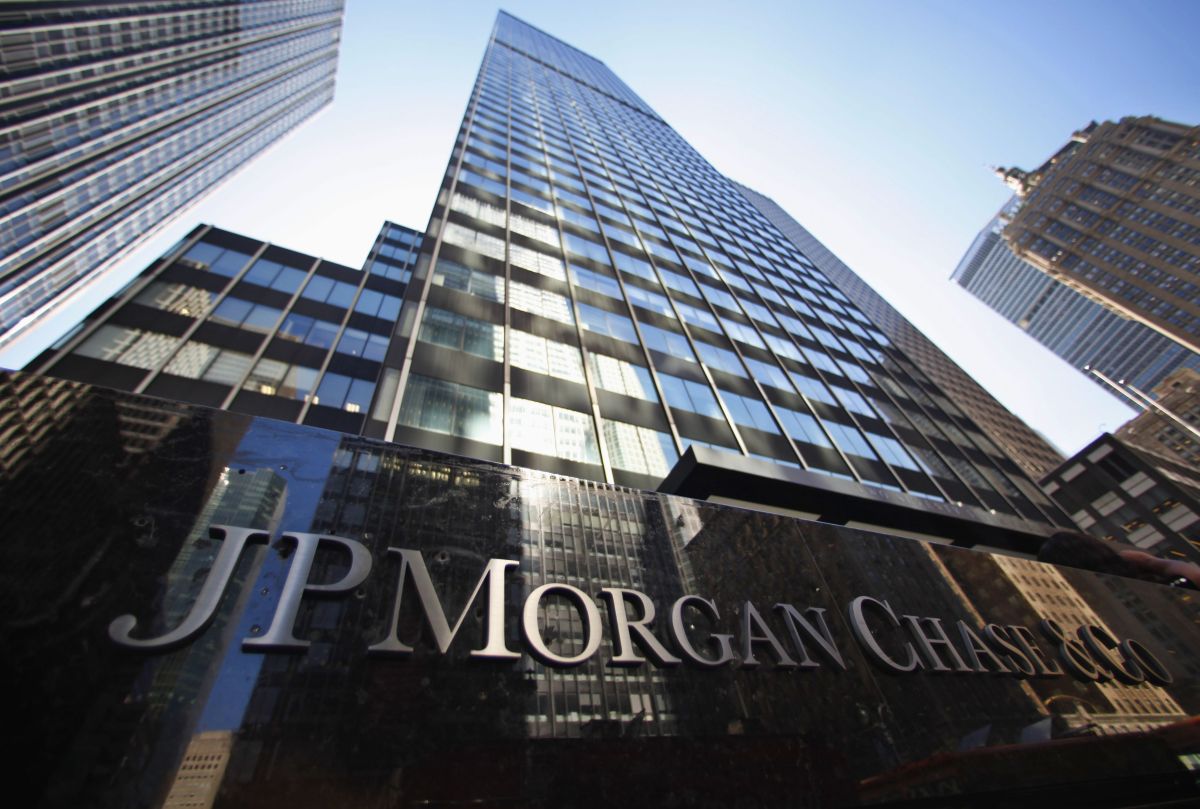 «Αιρετική» η JP Morgan – Αρνητικός καταλύτης η αναβάθμιση της Ελλάδας