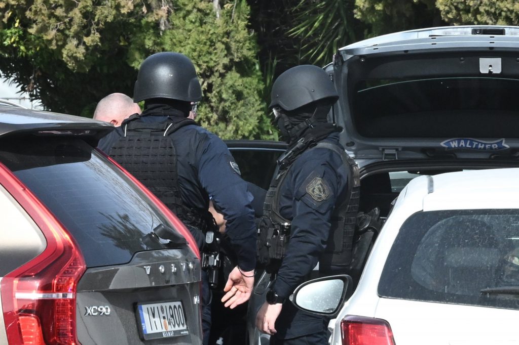 «Σύμπραξη Εκδίκησης»: Οι τρεις υποθέσεις και ο τρόπος δράσης της