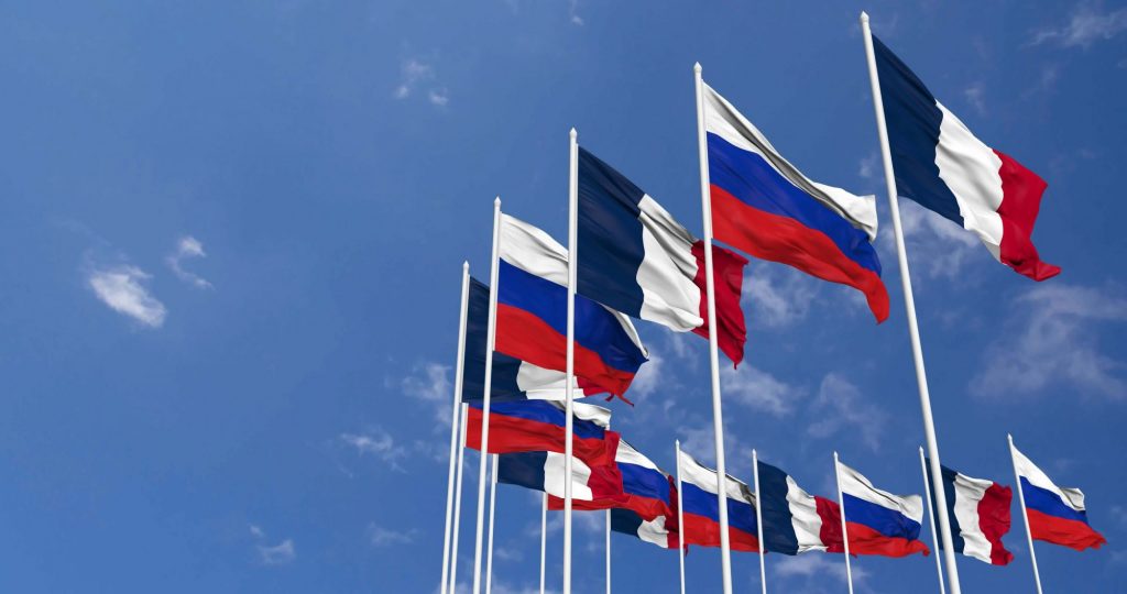 Κέντρο με Γαλλία, τα άκρα με Ρωσία