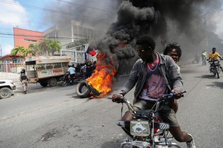 Αϊτή: Συμμορίες σκορπούν τον τρόμο – Στην Κένυα ο πρωθυπουργός