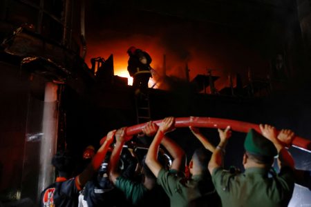 Μπανγκλαντές: Τουλάχιστον 43 νεκροί από πυρκαγιά σε εμπορικό κέντρο