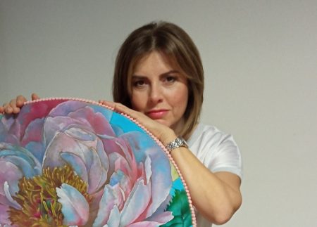 «Femme»: Η γυναικεία πραγματικότητα στο επίκεντρο της έκθεσης της Κατερίνας Δημητριάδου