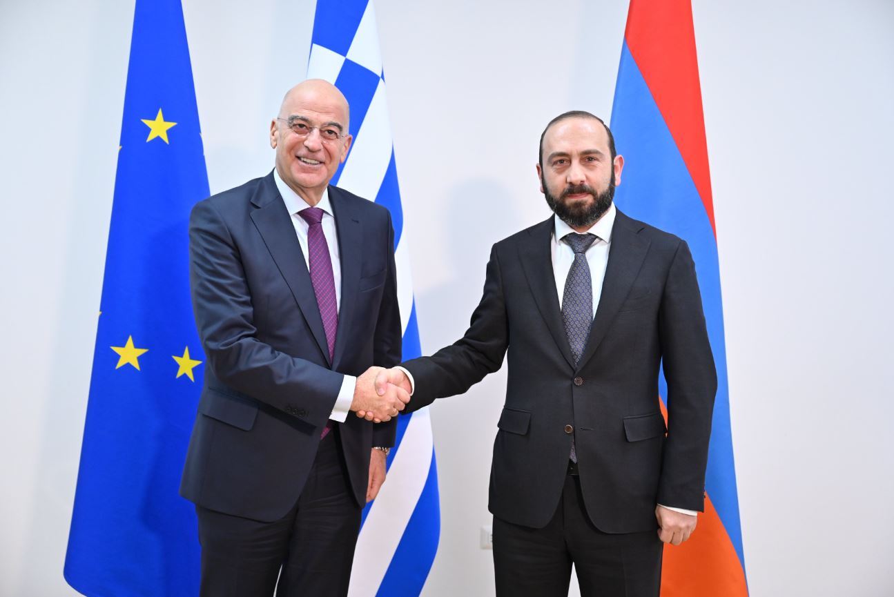 Δένδιας από Αρμενία: Ενίσχυση των διμερών αμυντικών σχέσεων και συνεργασίας