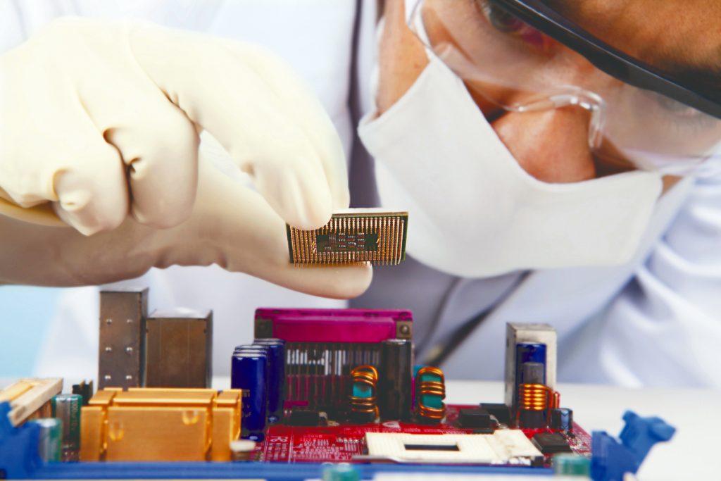 Η Κίνα στοκάρει απόθεμα για την επόμενη φάση  του πολέμου των τσιπ