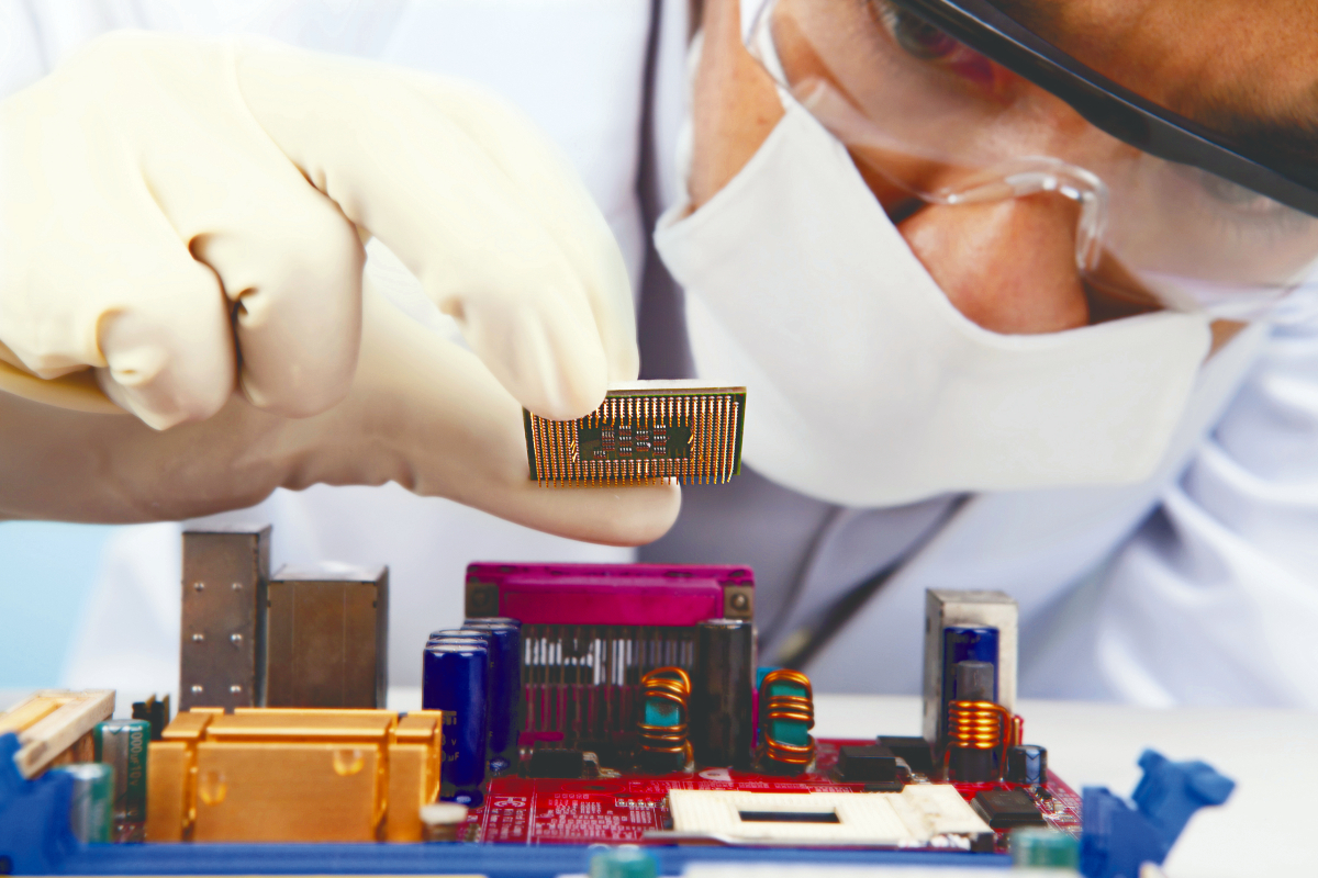 Η Κίνα στοκάρει απόθεμα για την επόμενη φάση  του πολέμου των τσιπ