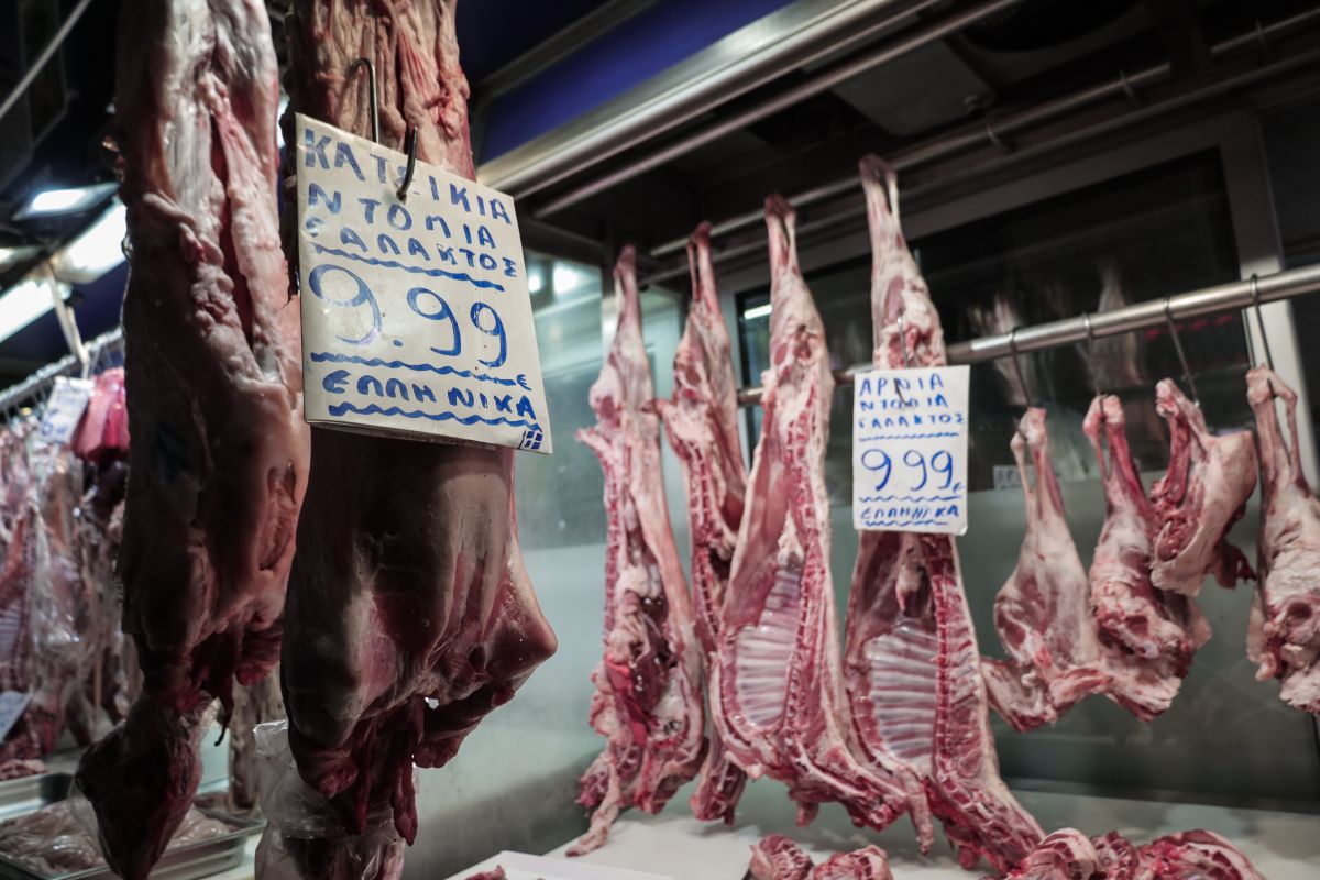 Τσικνοπέμπτη: Τσιμπημένες οι τιμές στο κρέας – Πόσο θα κοστίσει το τραπέζι