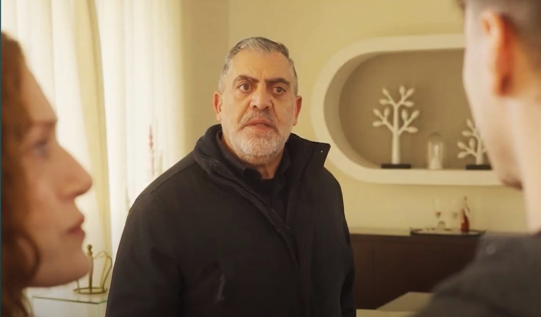 Η Γη της Ελιάς: Ο Δημοσθένης μαθαίνει την αλήθεια για τον βιολογικό πατέρα της Ειρήνης