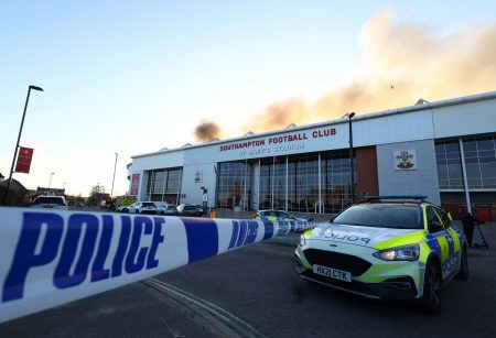 Αγγλία: Αναβάλεται το ματς Σαουθάμπτον – Πρέστον λόγω πυρκαγιάς πλησίον του σταδίου