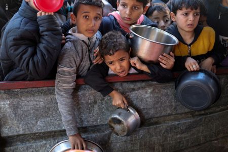 Γάζα: Εικόνες γροθιά στο στομάχι με παιδιά που λιμοκτονούν