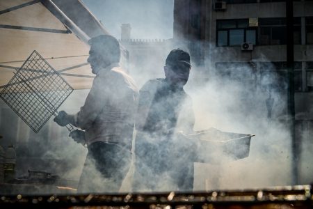 Τσικνοπέμπτη: Φαγητό, χορός και γλέντι σε όλη την Ελλάδα (Εικόνες)