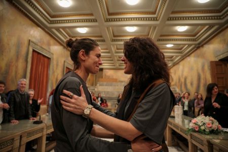 Τελέστηκε ο πρώτος γάμος ομόφυλων γυναικών στην Ελλάδα