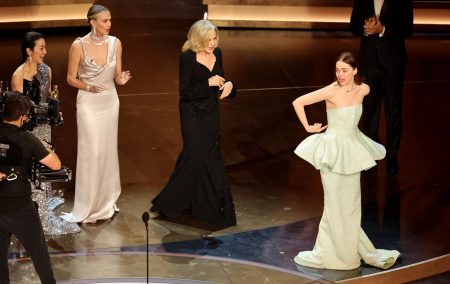 Oscars 2024: Το ατύχημα με το φόρεμα της Emma Stone και ο «βασικός ύποπτος»