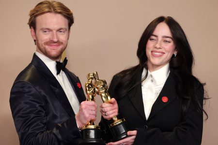 Billie Eilish: Έγινε η νεότερη νικήτρια 2 Oscars