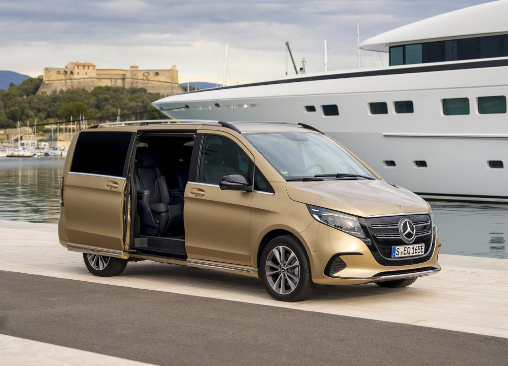 Η Mercedes EQV γίνεται σημείο αναφοράς