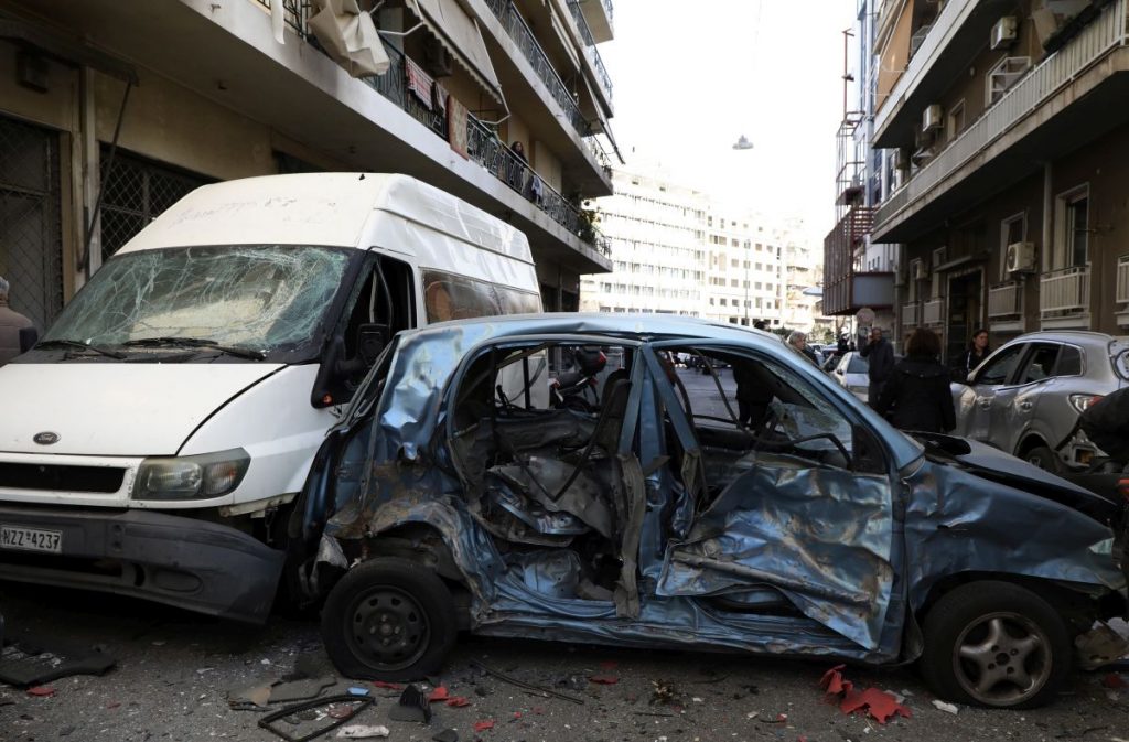 Καλλιθέα: Στο μικροσκόπιο μηχανή που πέρασε έξω από την κάβα