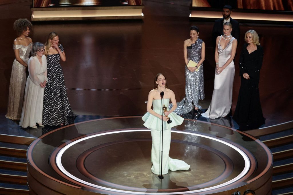 Oscars 2024: Όταν η Emma Stone θυμήθηκε τον Αριστοτέλη