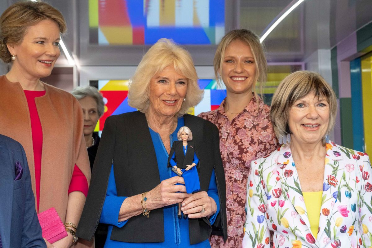 Βασίλισσα Καμίλα: Έγινε Barbie, πώς αντέδρασε