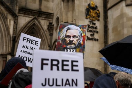 Τζούλιαν Ασάνζ: Πλησιάζει η «ώρα μηδέν» για τον φερόμενο ιδρυτή του Wikileaks